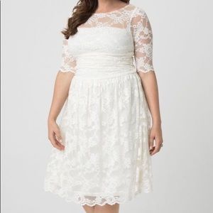 Ivory Vintage Style Aurora Lace Wedding Dress